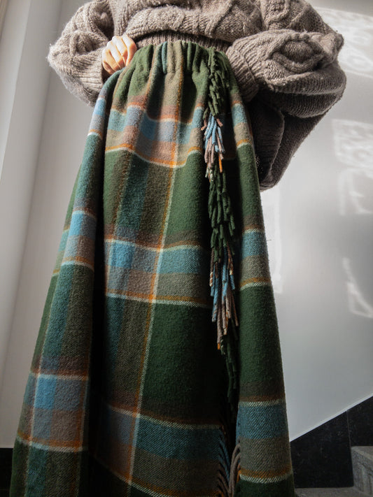 Vlnená sukňa so strapcami Zelená