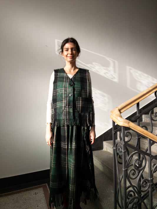 Vlnená sukňa so strapcami Čierna