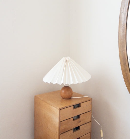 Drevená lampa guľa