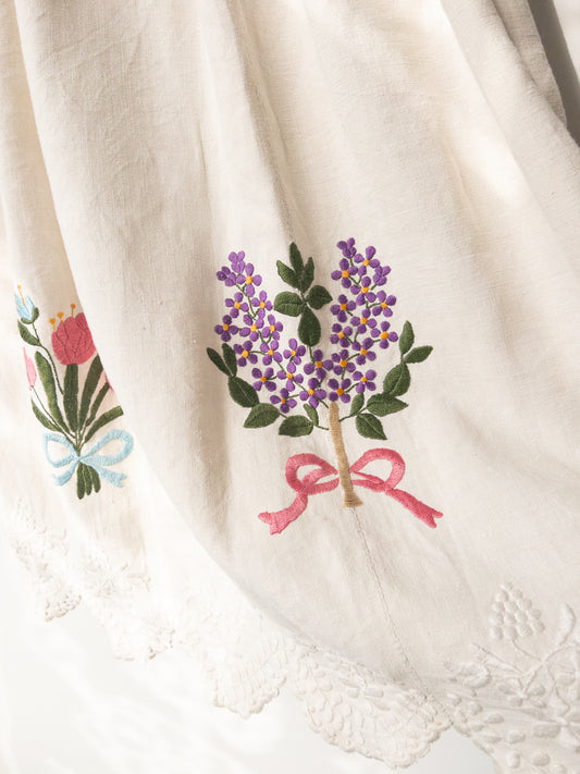 Sukňa z vyšívaného plátna