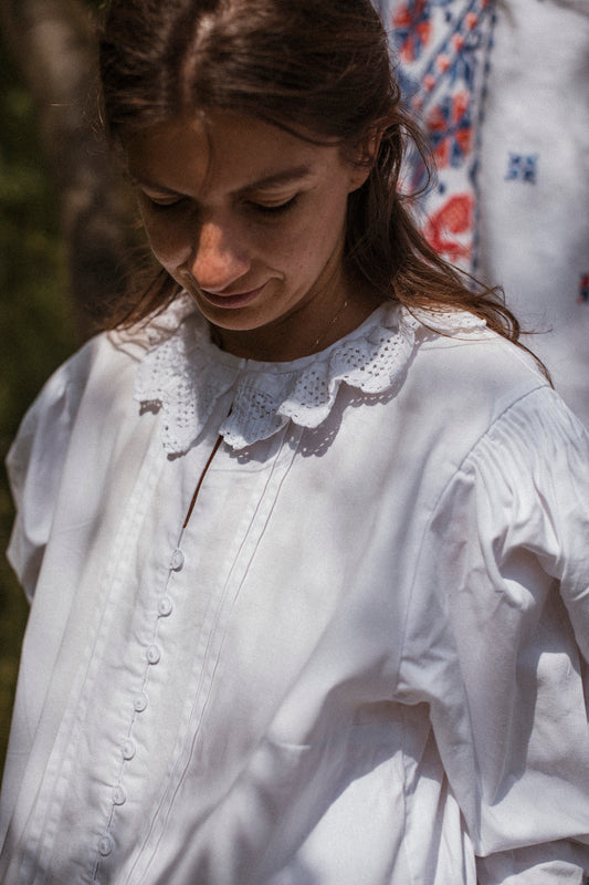 Snehobiela košeľa číslo 6