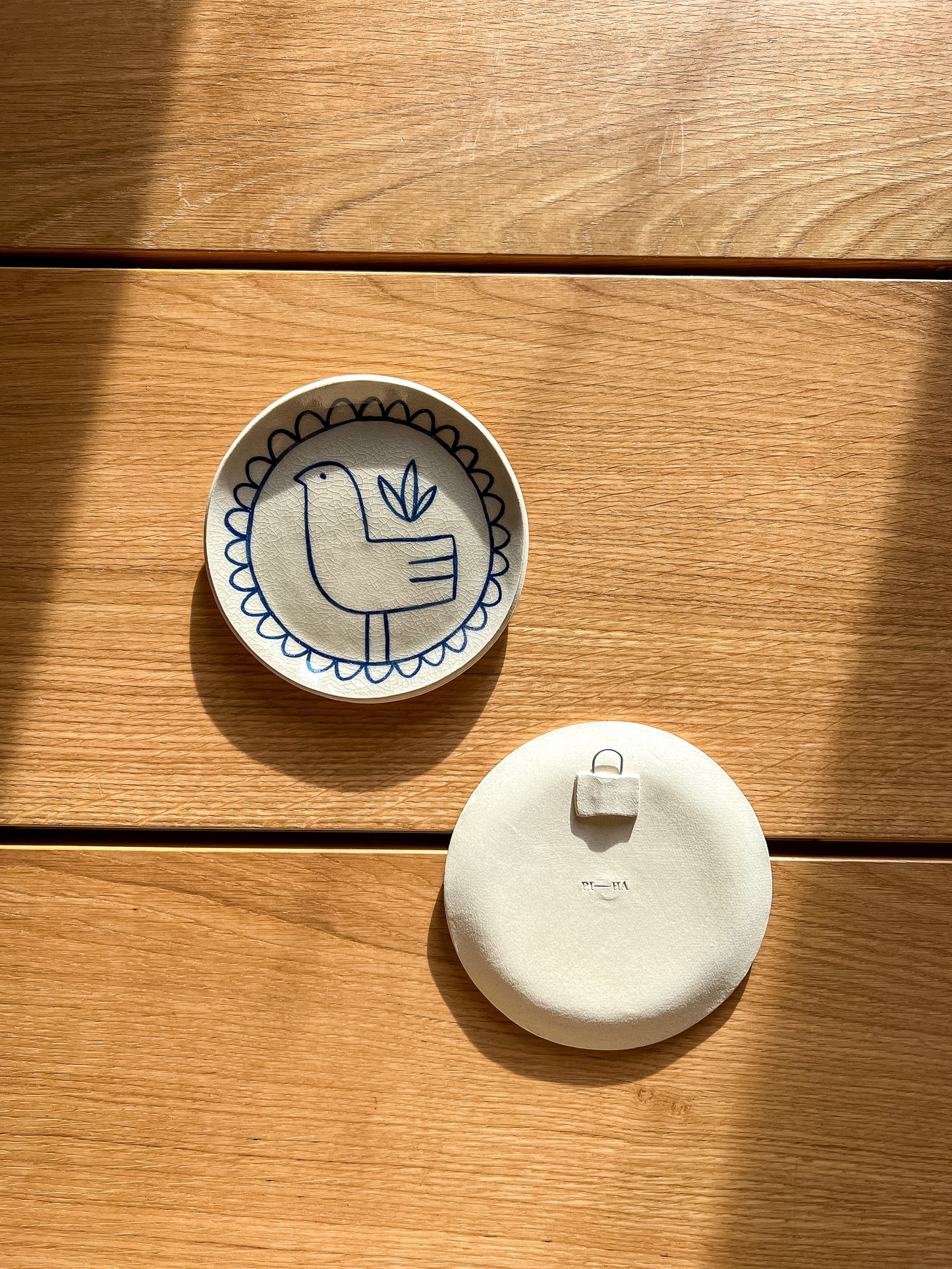 Wall plate white-blue