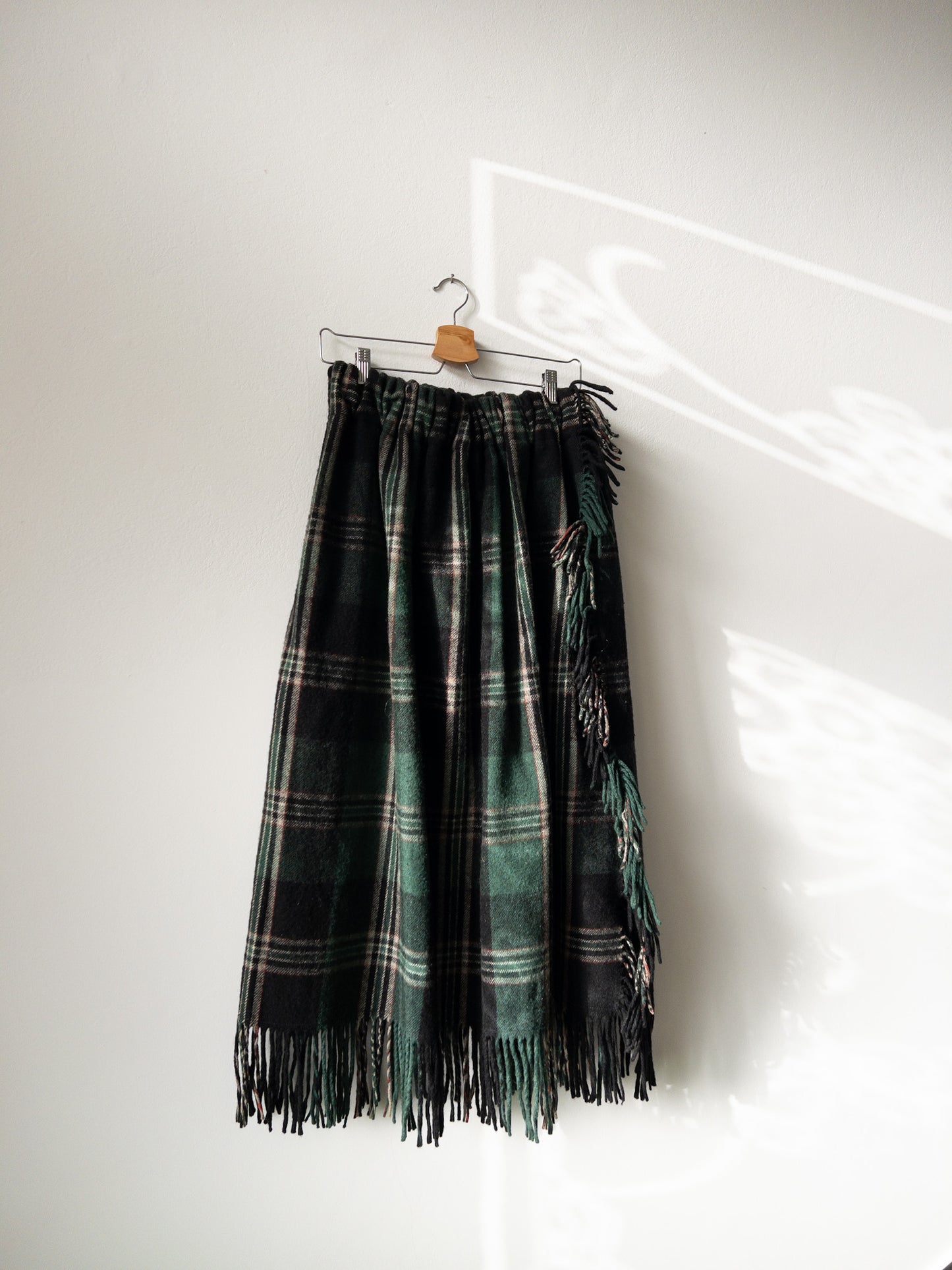 Woolen skirt with fringes Black