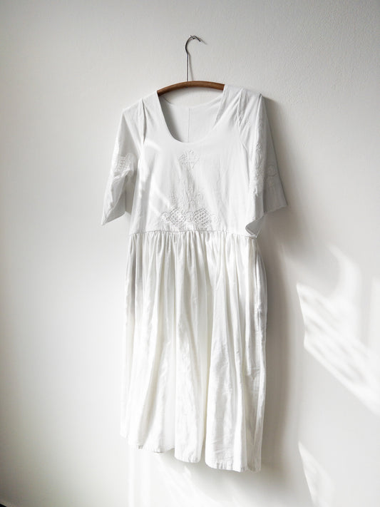 White dress No.1