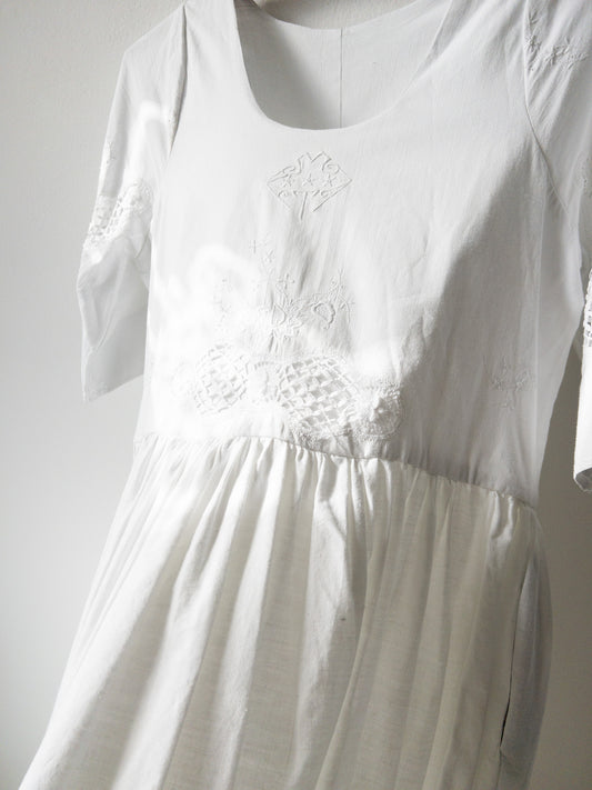 White dress No.1