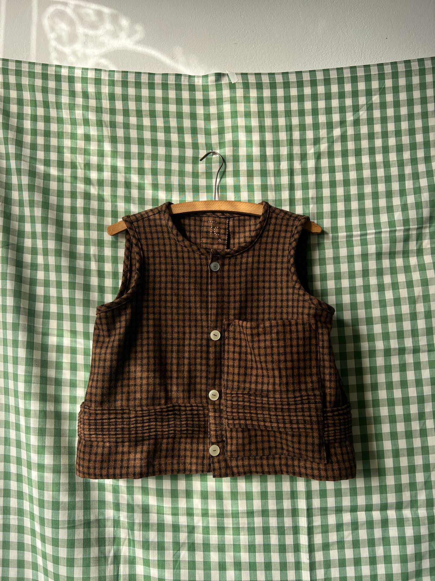 Vlnená vesta Hnedo-čierna